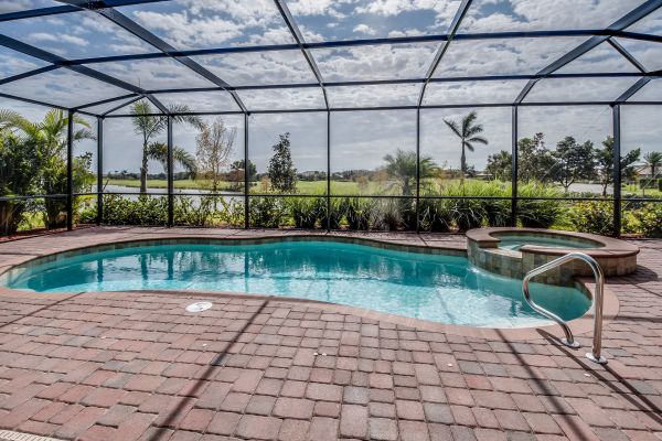 Pool Enclosure Cleaning in Yakima