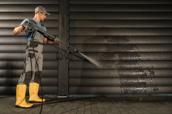 Garage Pressure Washing in Yakima