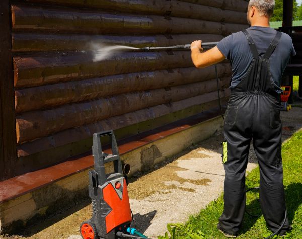 Log Home Pressure Washing in Yakima