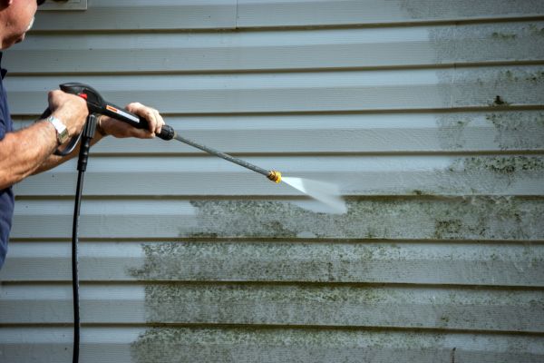 Vinyl Siding Power Washing in Yakima