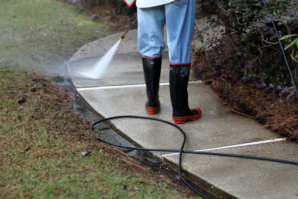 Sidewalk Pressure Cleaning in Yakima